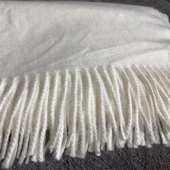 SINÉQUANONE PARIS CASHMERE VISCOSE SILK LARGE FRINGED OFF WHITE CREAM SCARF/WRAP - Picture 9 of 11
